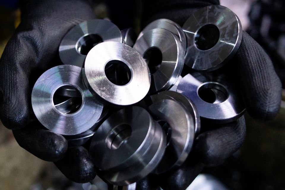 Usinagem seriada automotiva em Curitiba peças sob medida para o setor