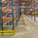 execução e reinstalação de porta-pallets