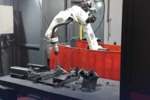  Automação industrial na BMV: 29 anos de excelência em metalmecânica -celula robotizada 1 